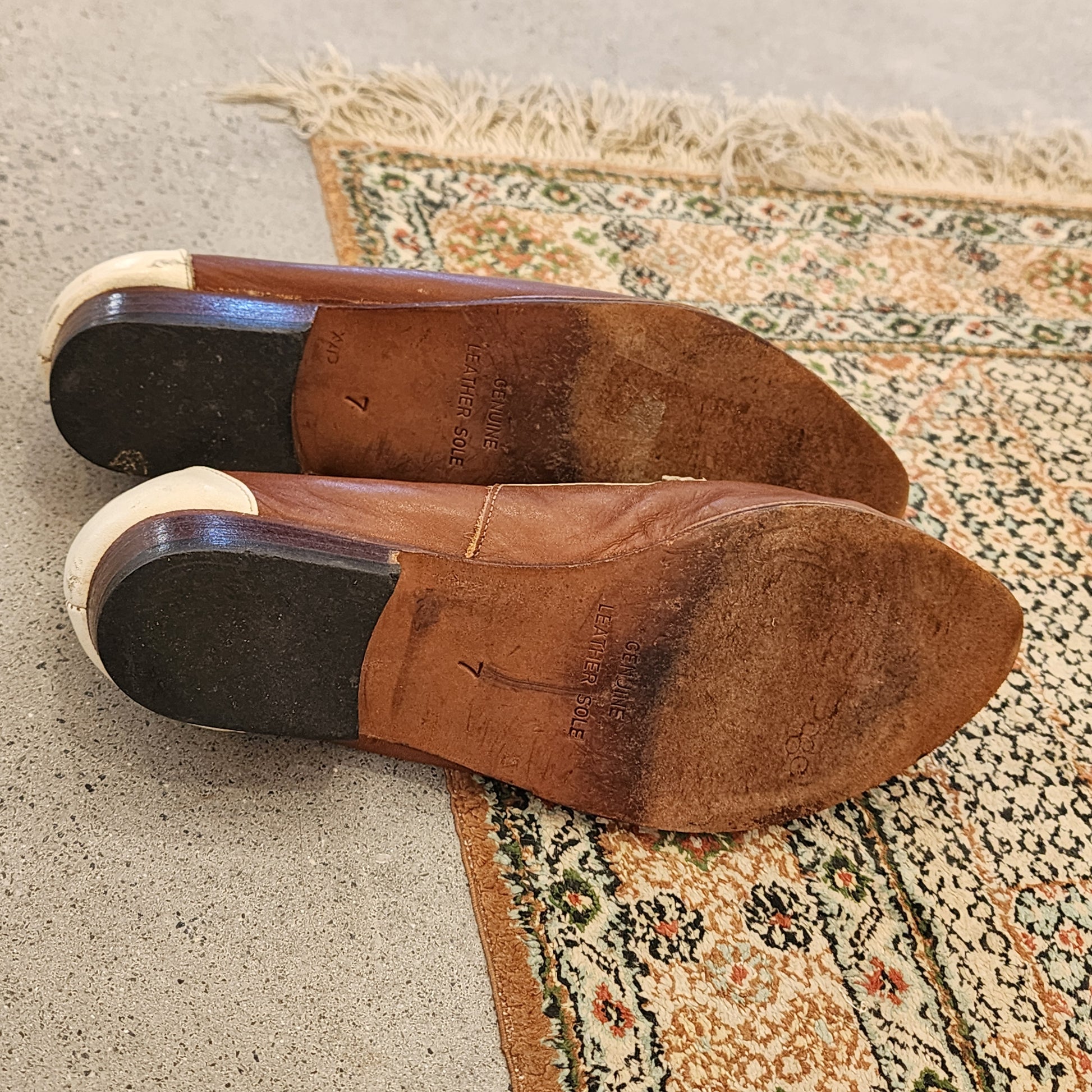 Vintage brown and white tassel loafers size 7
