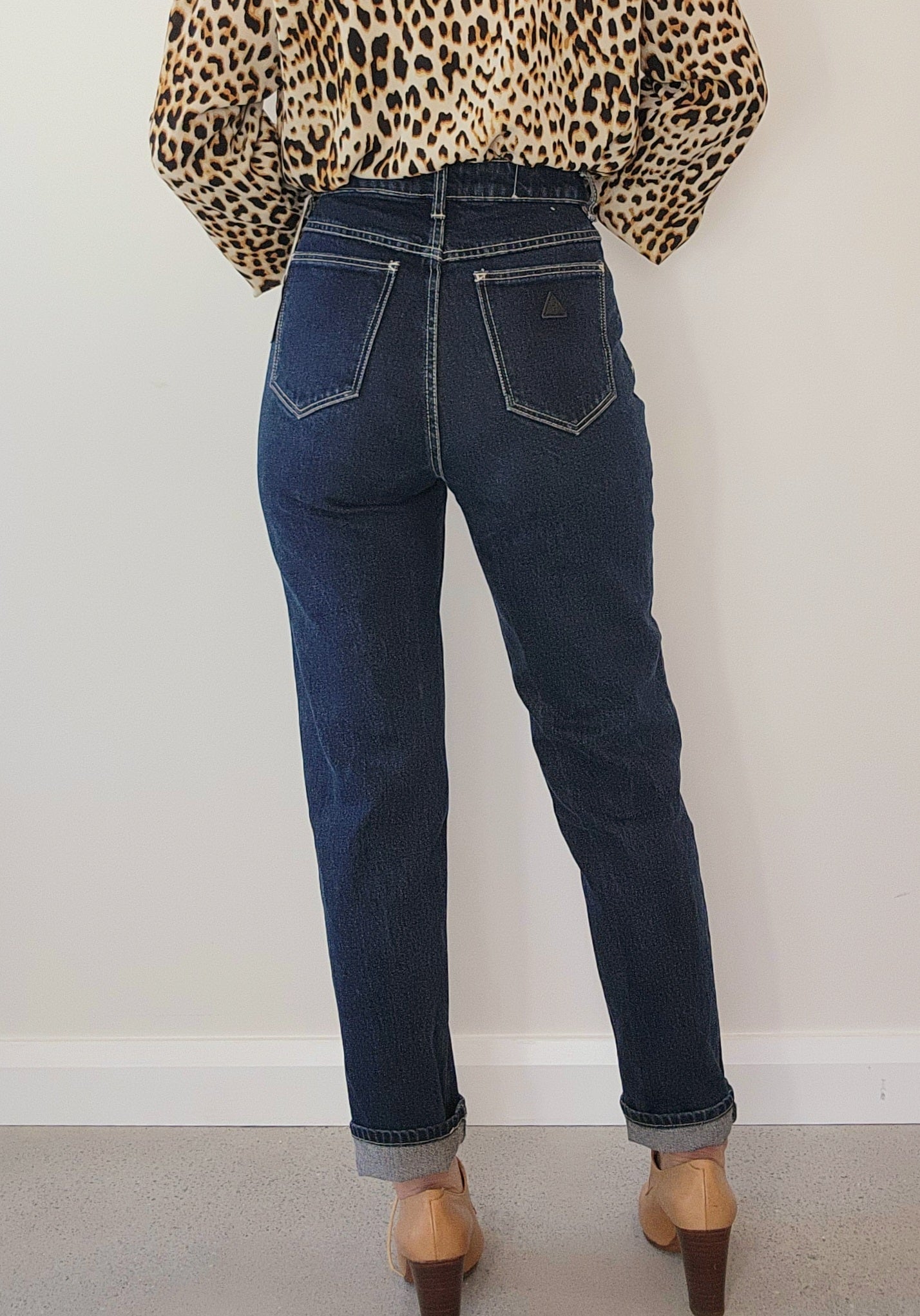 Hight waisted A.brand Jeans in a dark wash