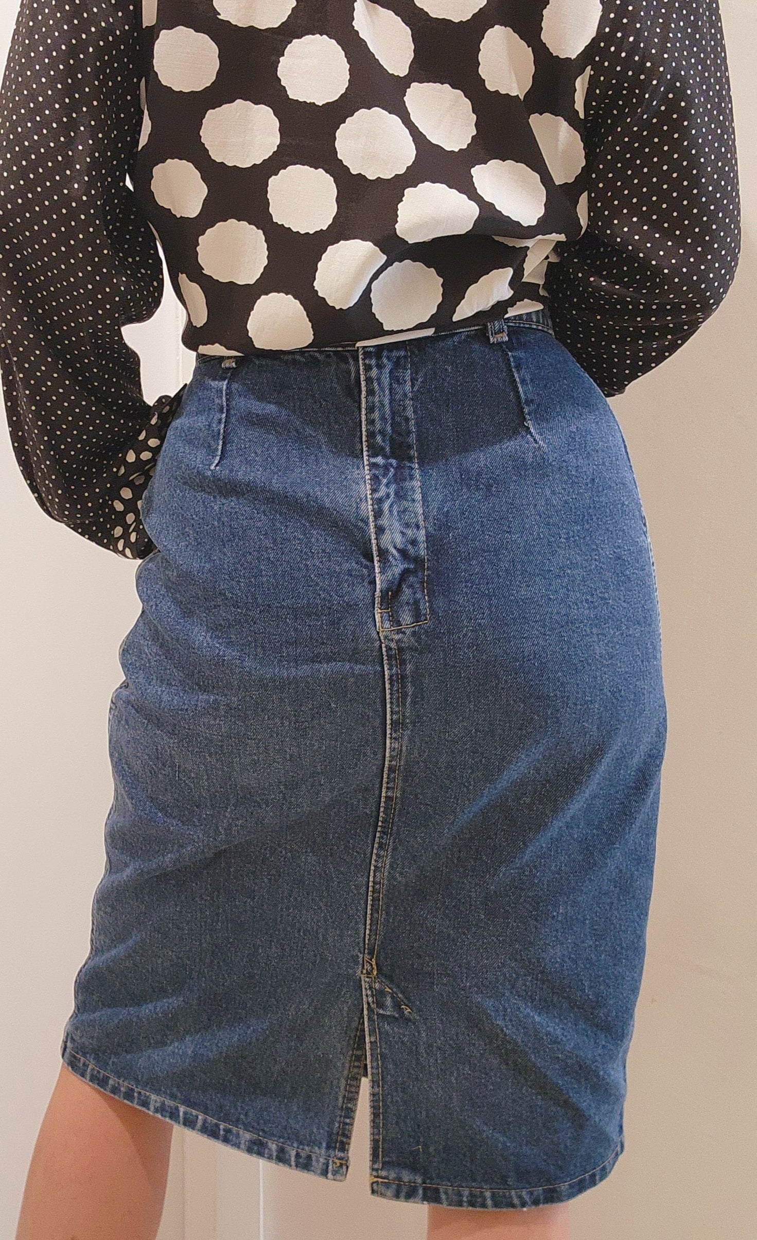 Secondhand vintage 80's Faberge denim knee length women's skirt, size 8.