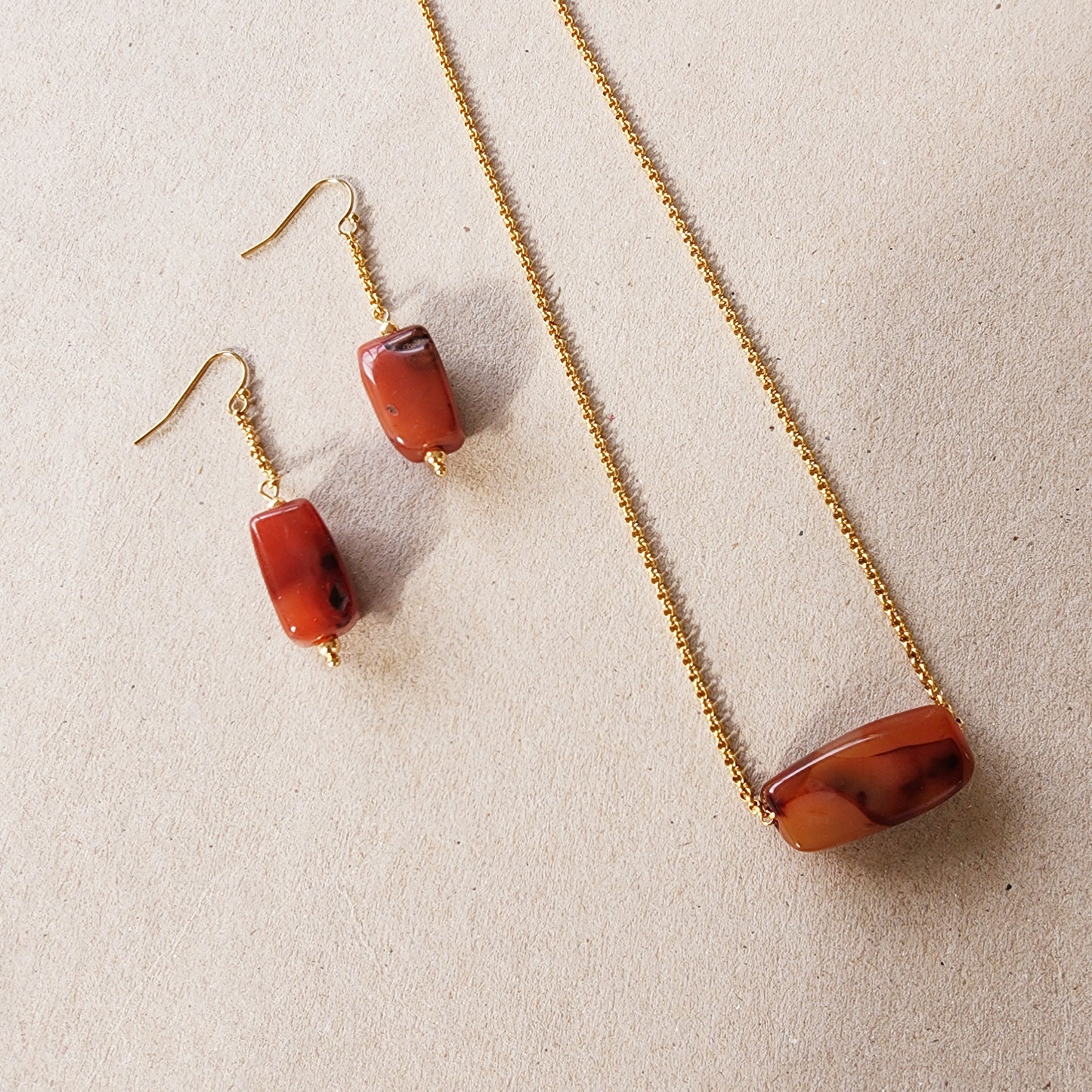Image showing the handmade agate drop earring and necklace set crafted with recycled beads.
