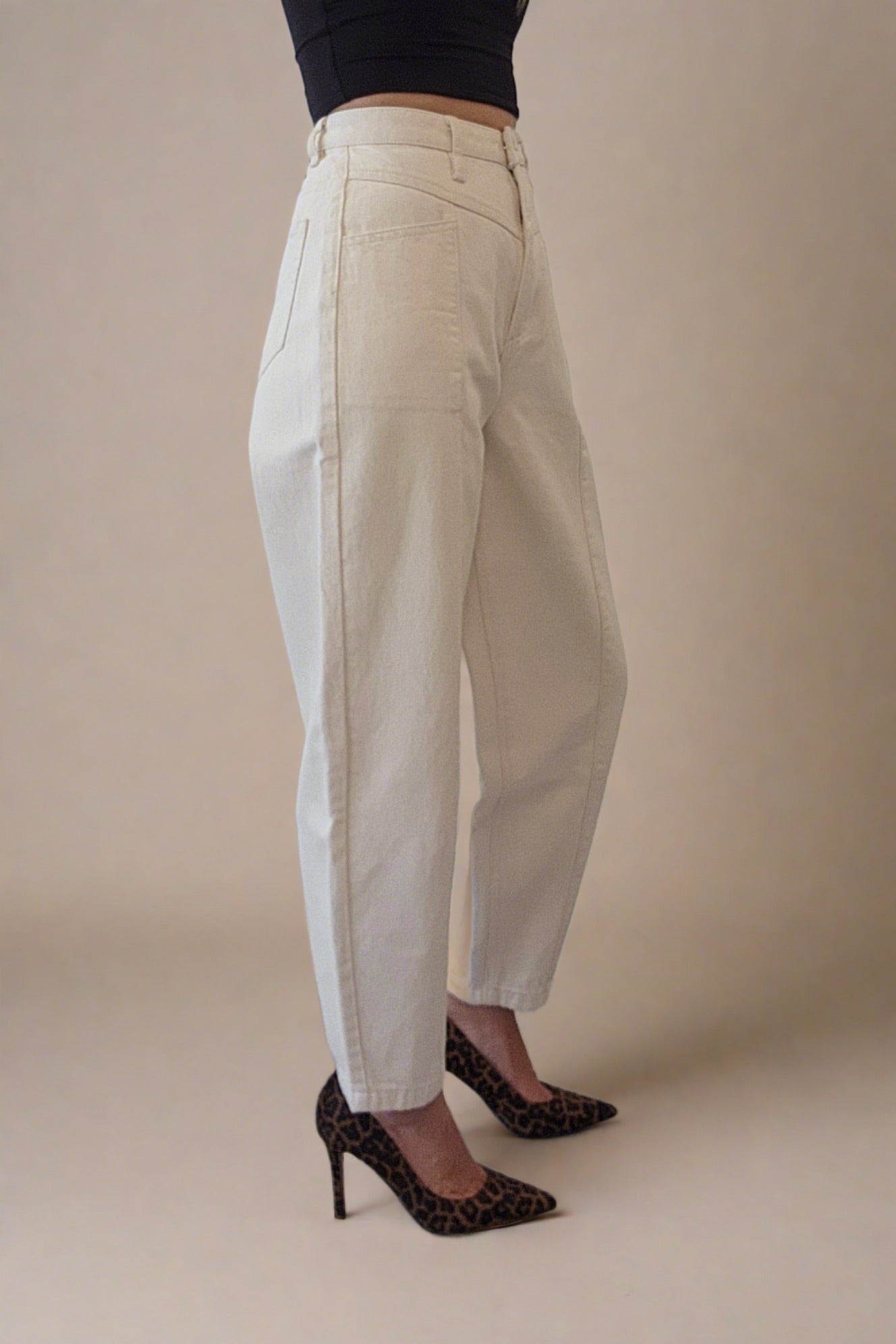 Cropped Jag jeans in cream, amazing secondhand condition size 8