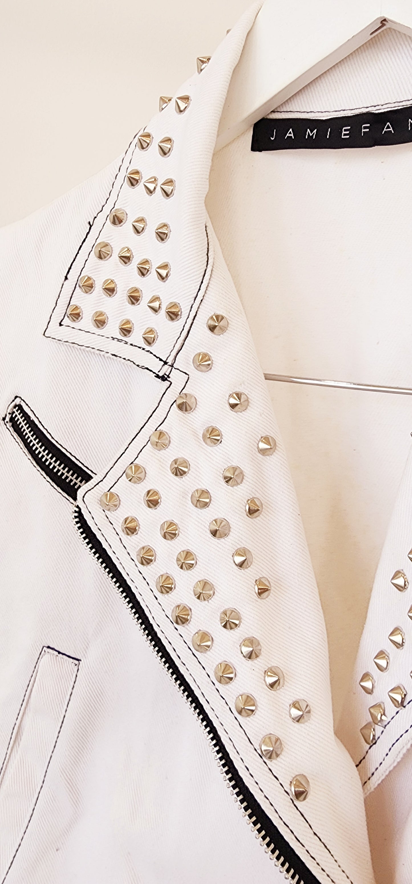 Close up view of the studded collar on the white jamie fame vest.