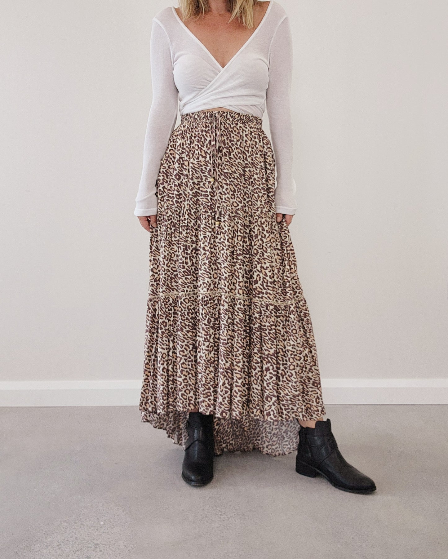 Kivari Alena leopard print maxi skirt size 6