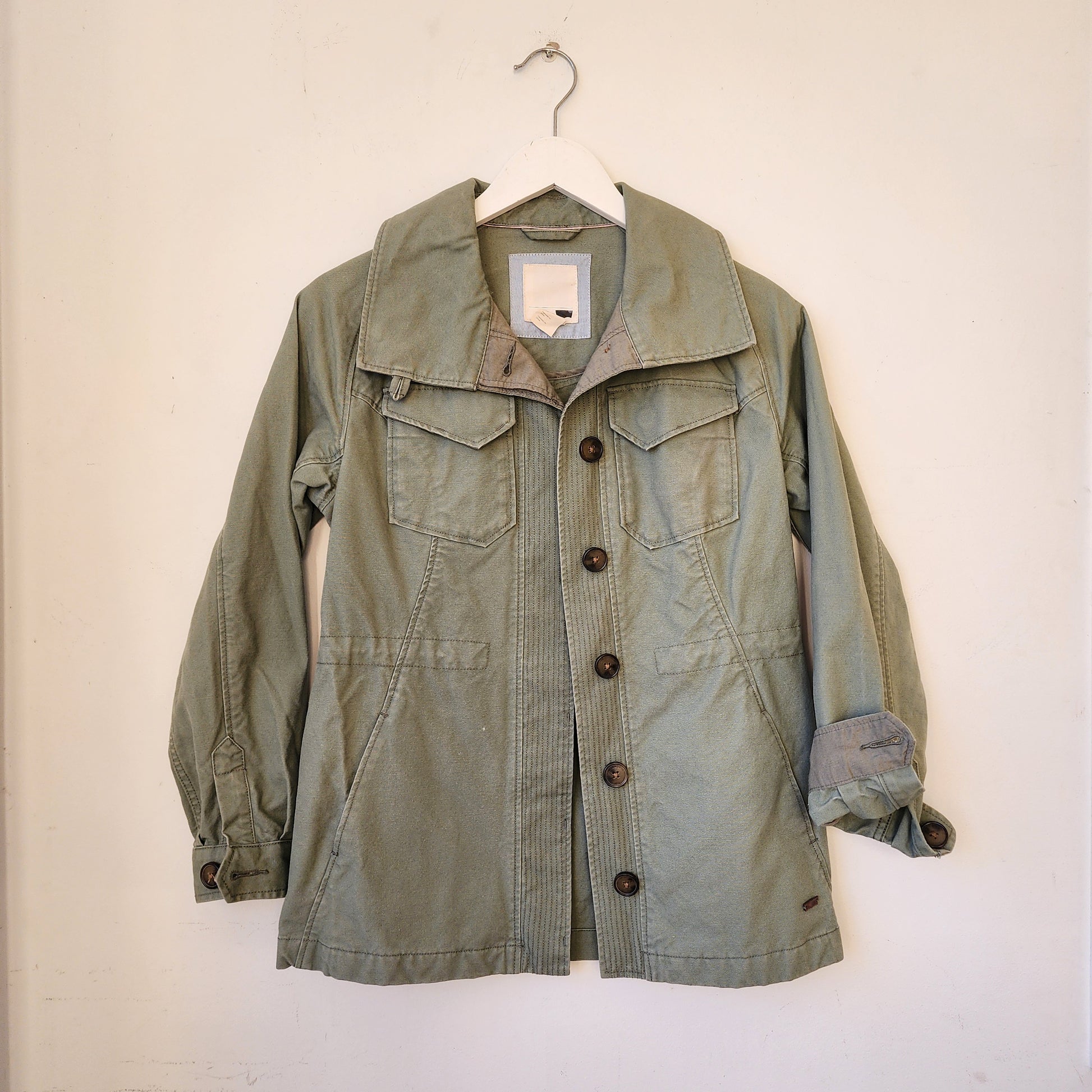 Army Green Levi's coat, great secondhand condition.