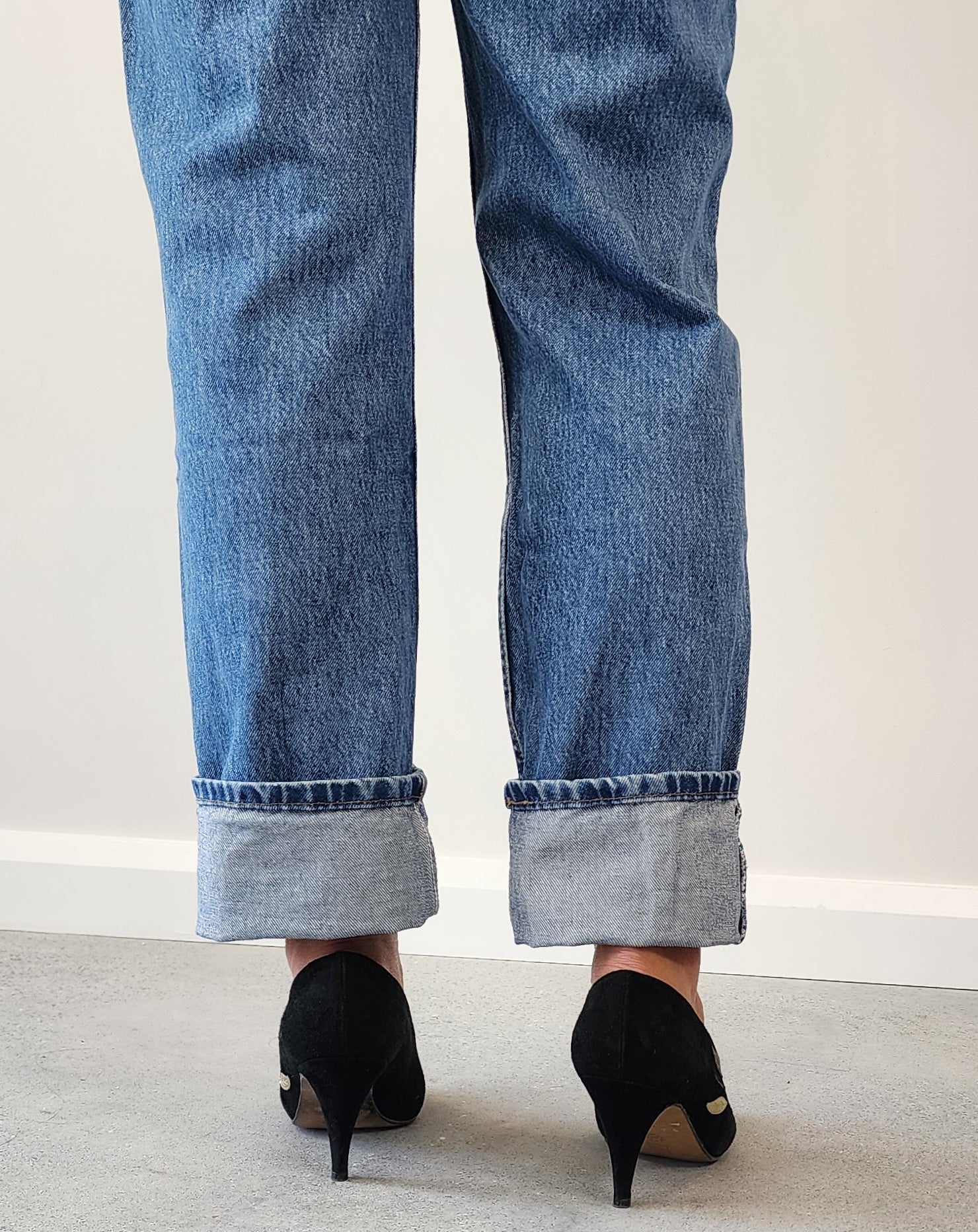 Amazing secondhand blue Levis jeans. 504 midrise, straight leg.