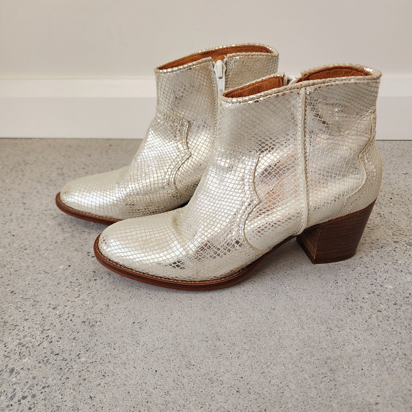 Maye Mcqueen silver snake print ankle boots size 7-7.5