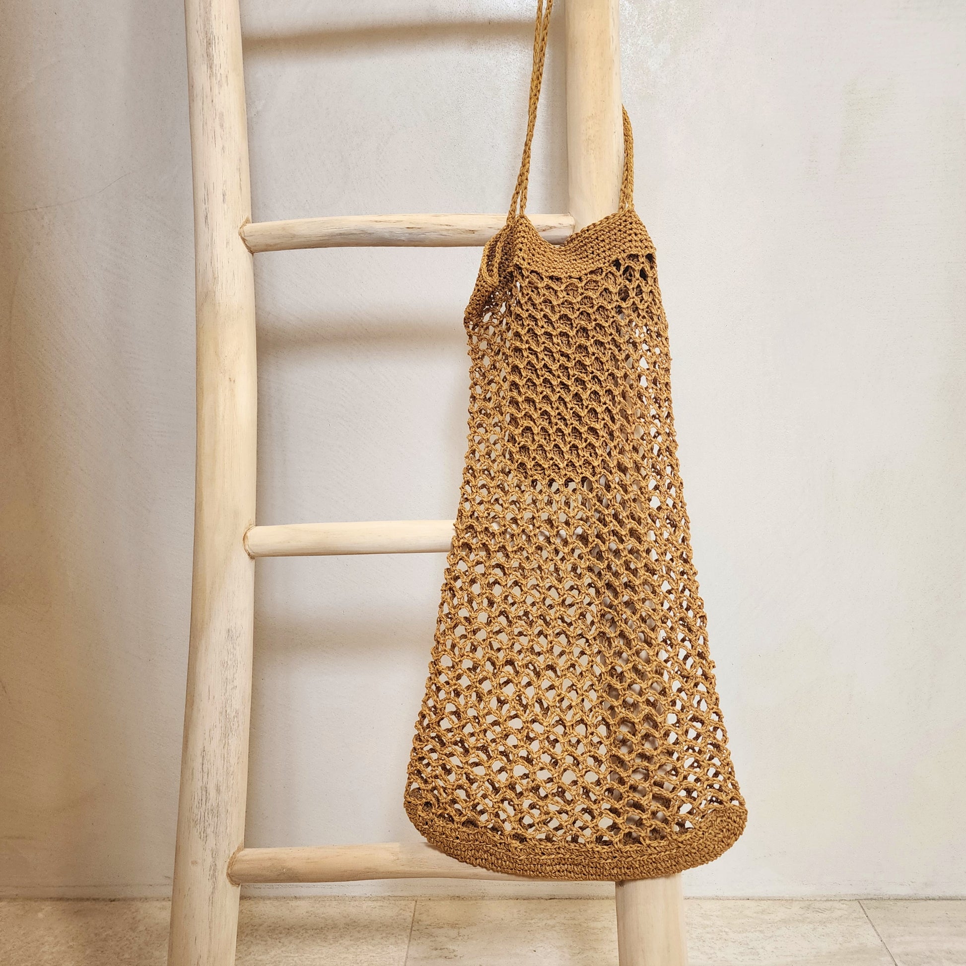 Miz Casa and co large woven shoulder bag in excellent condition