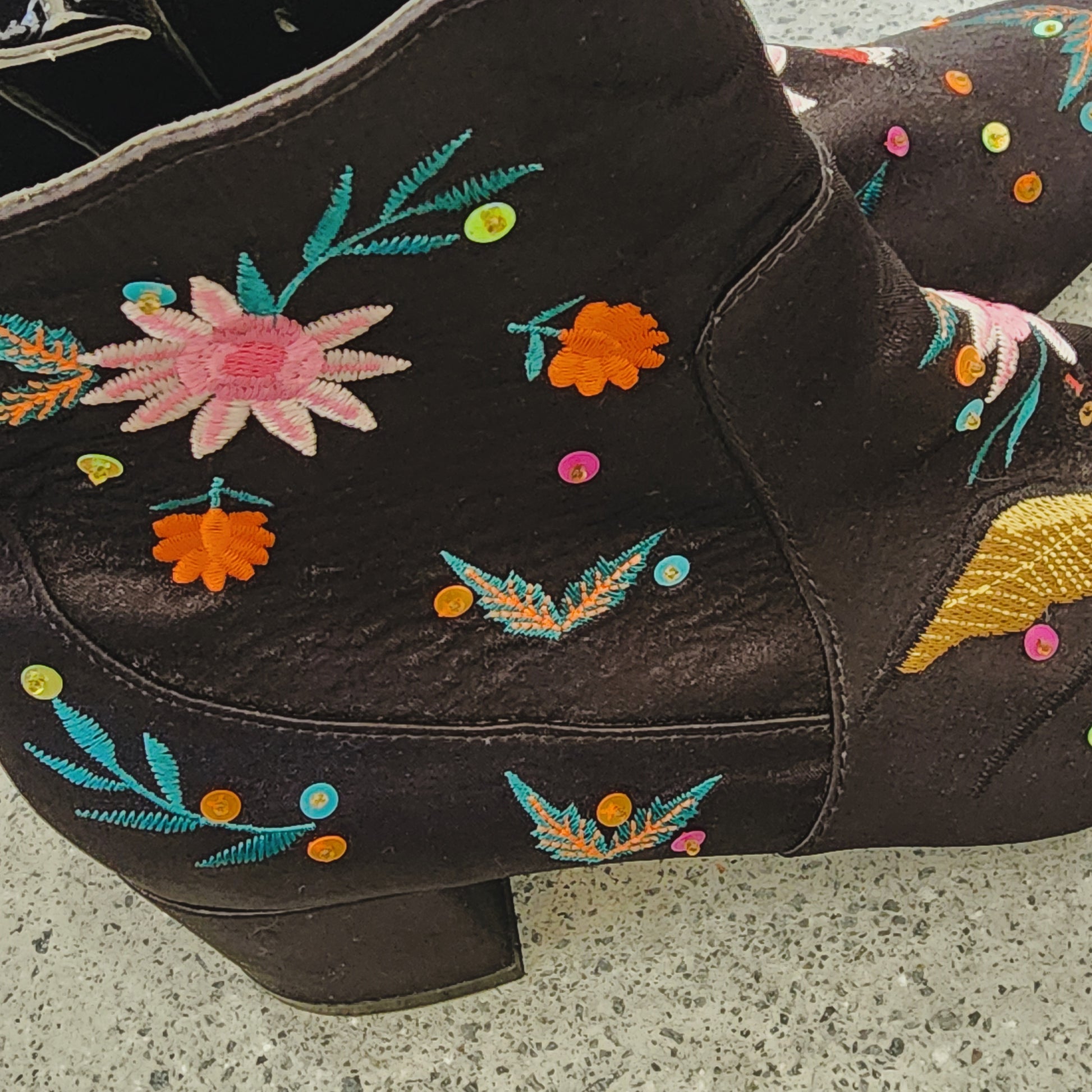 Secondhand floral embroidered boots, available at Wilsonavenue.au