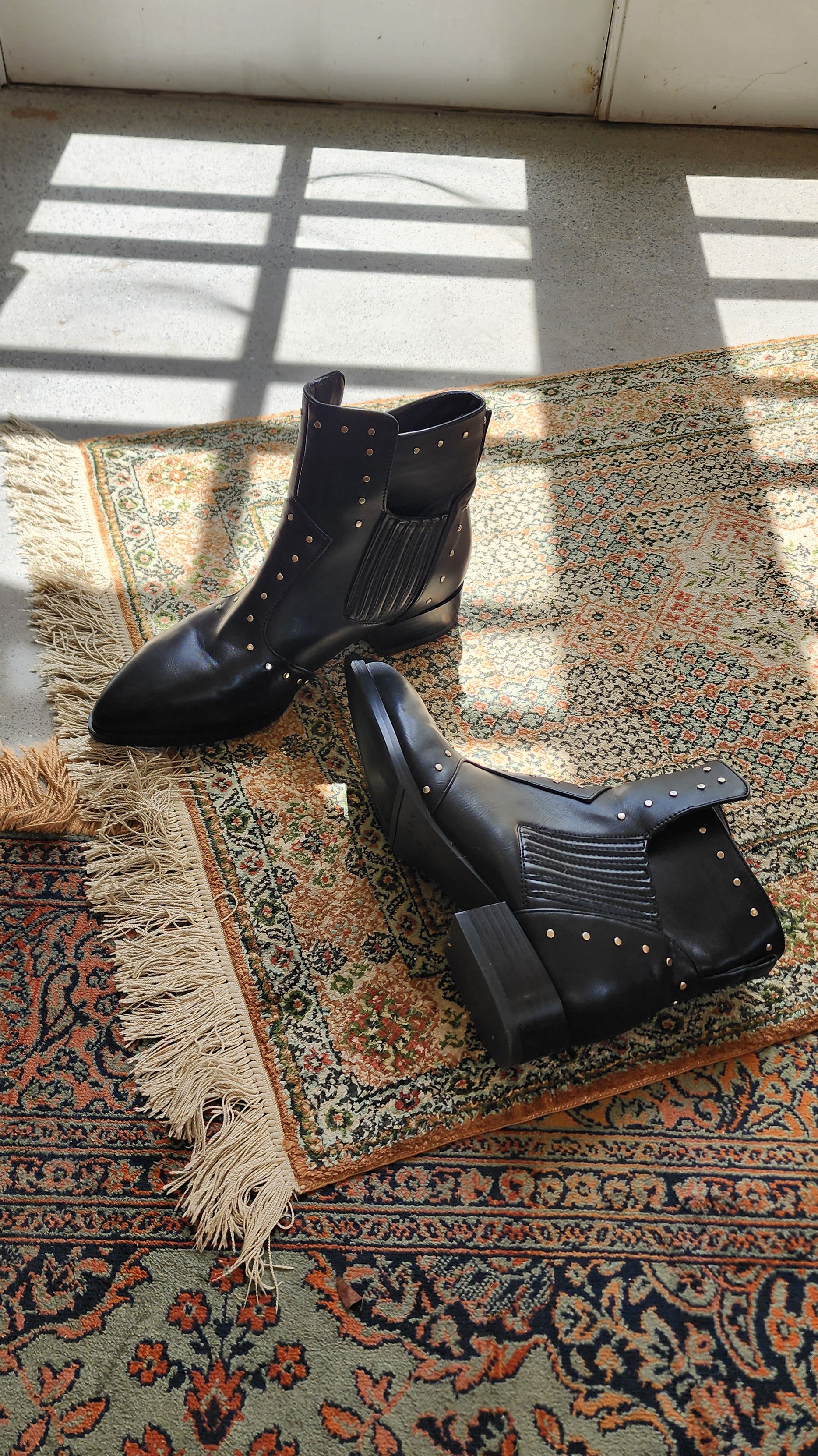 Top view of the Queen The Label studded boots in black leather, showing the low heel.