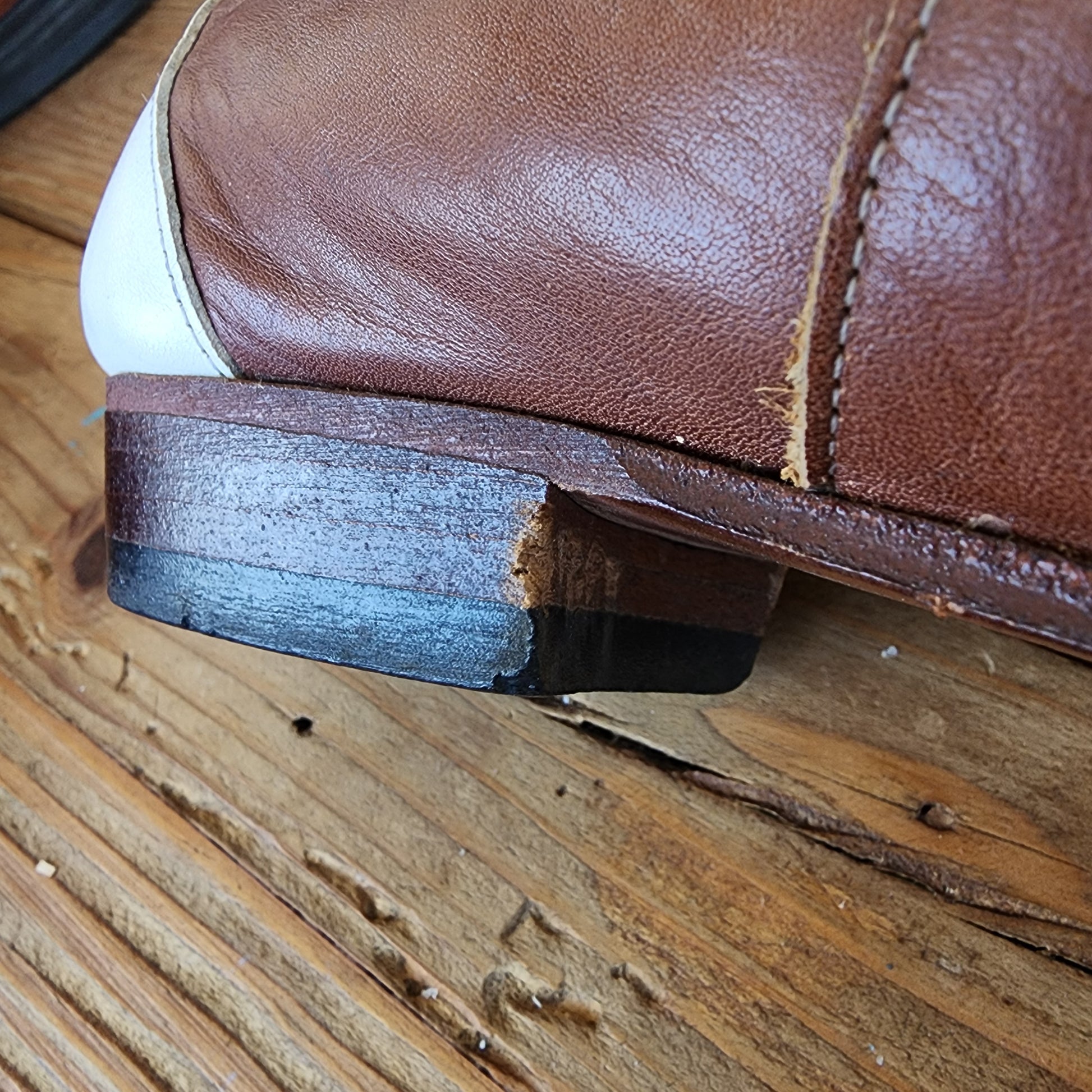 Secondhand Vintage brown and white tassel loafers size 7