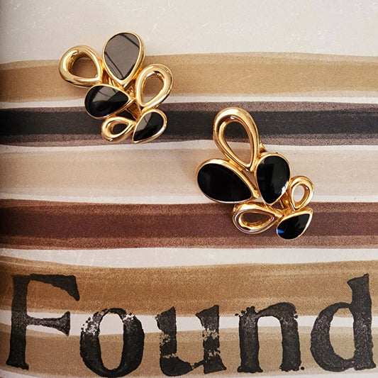 Vintage Trifari 80s 90s enamel black and gold clip on earrings