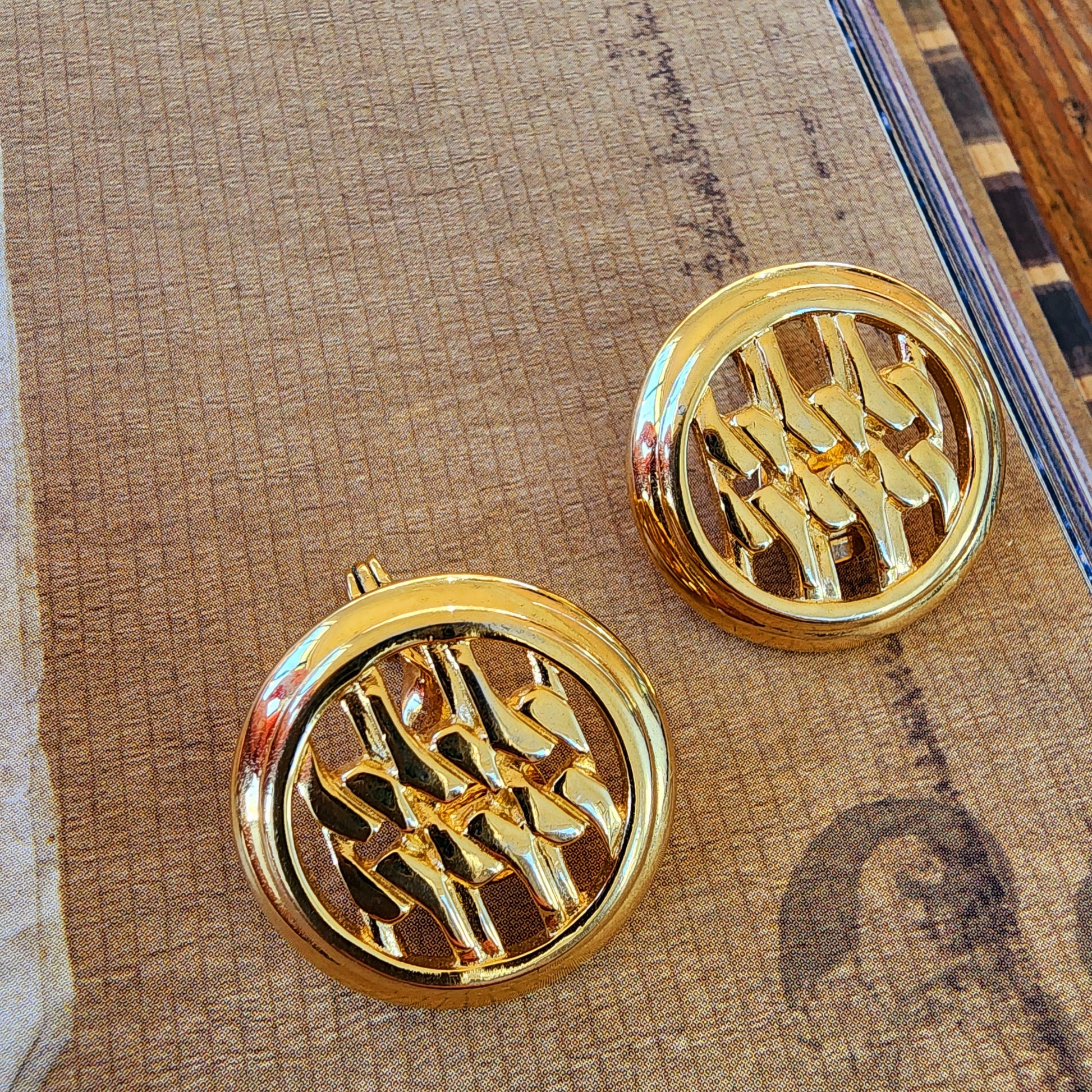 Vintage Monet chain link design, round gold coloured earrings