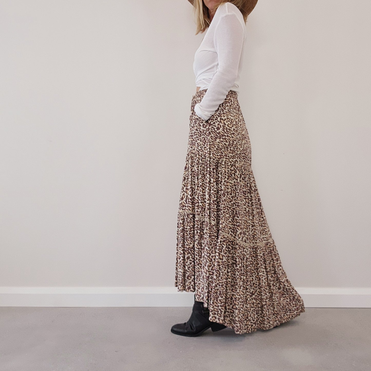 Secondhand Kivari Alena high low skirt, in leopard print size 6