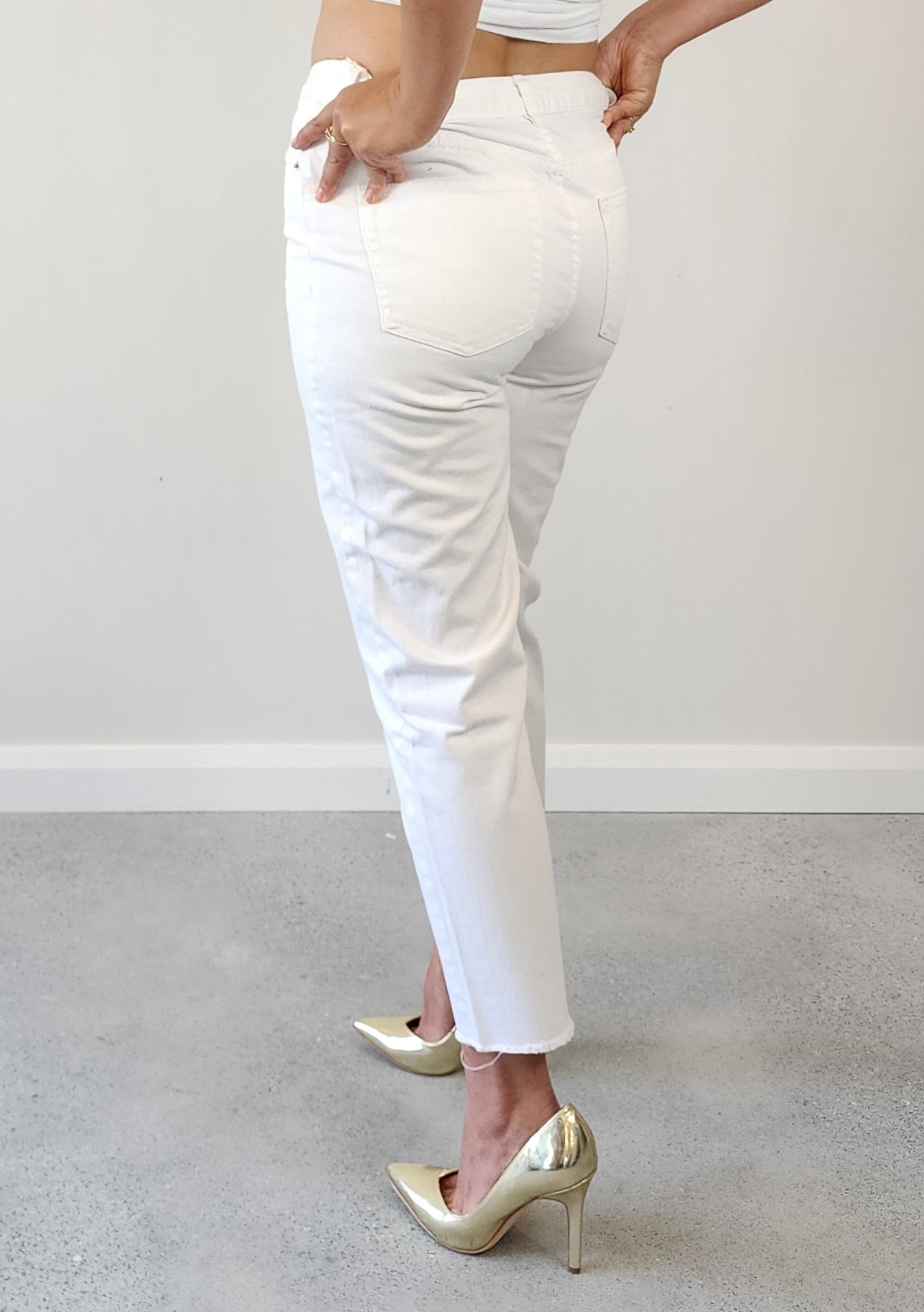 secondhand excellent condition cropped Aseembly label jeans in size 12