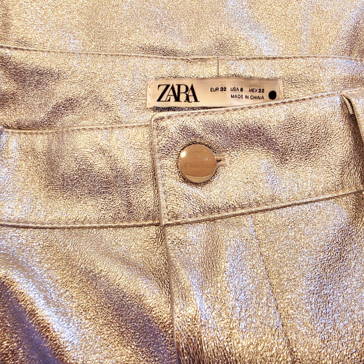 Image showing the brand label inside the Zara metallic silver pants, showing the size EUR 32, USA 0 and MEX 22