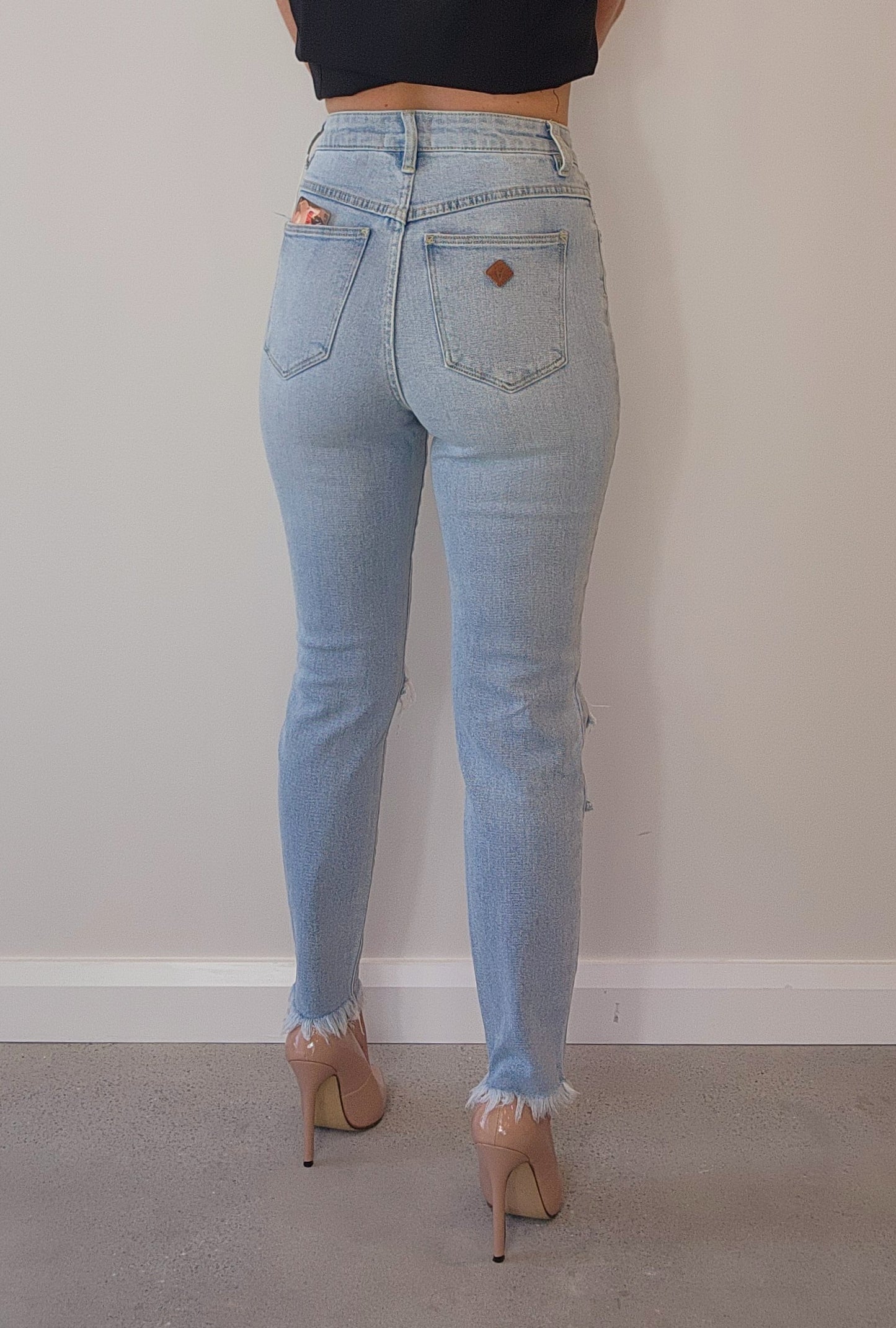secondhand Abrand jeans in a light wash, raw edge, size 9. High waisted skinny denim jeans