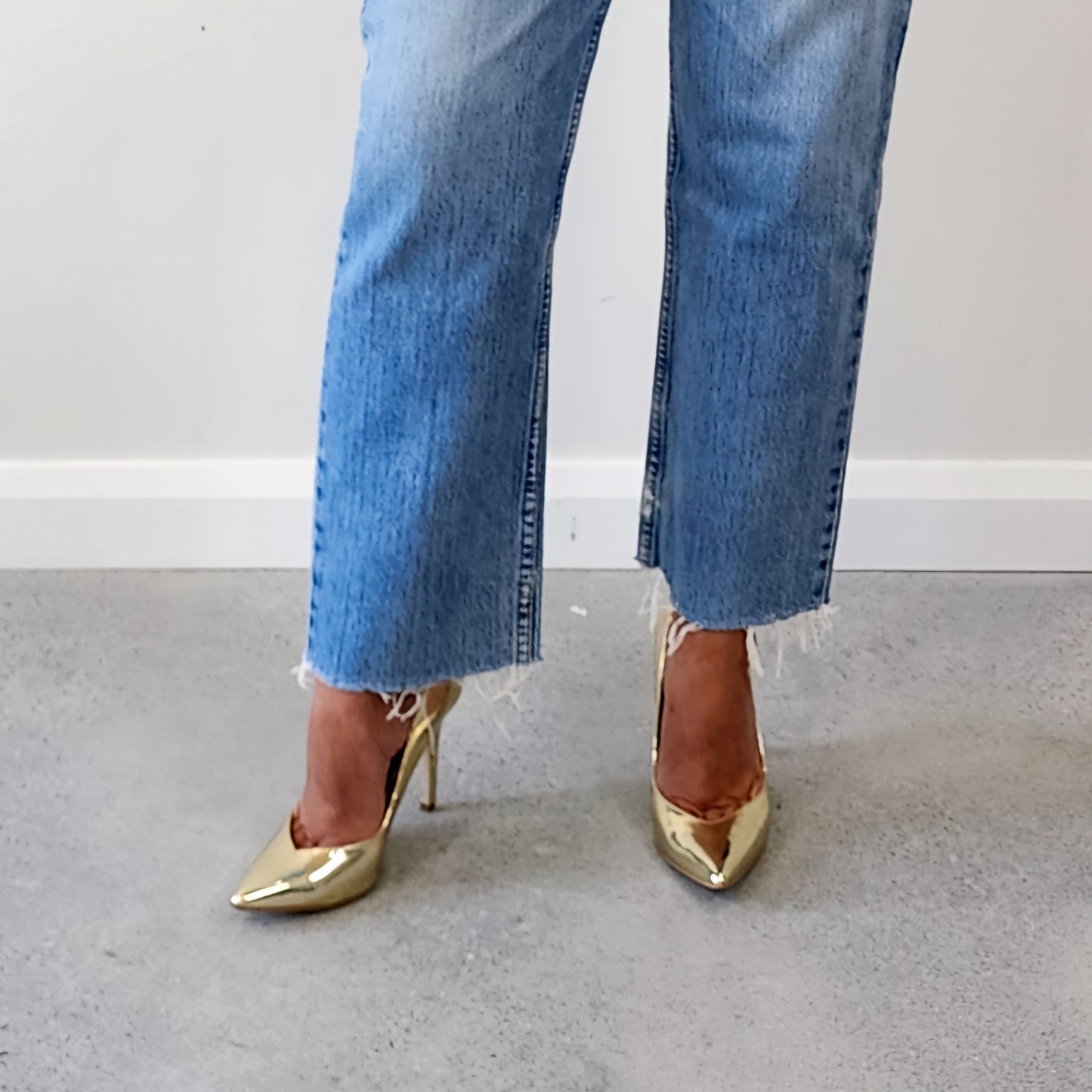 Guess gold metallic stiletto pumps size 8