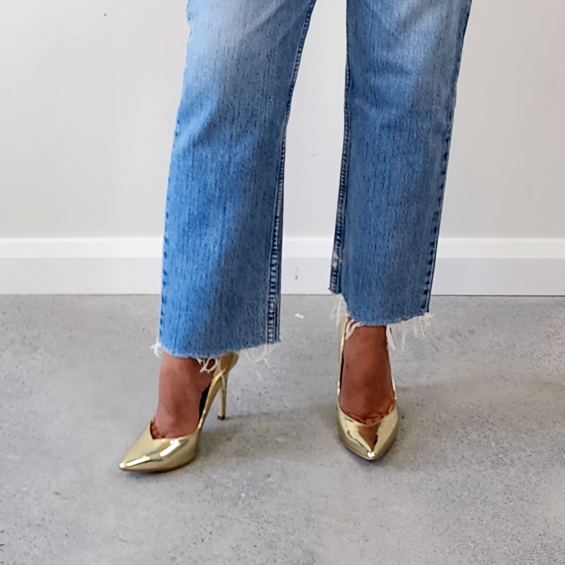 Guess gold metallic stiletto pumps size 8