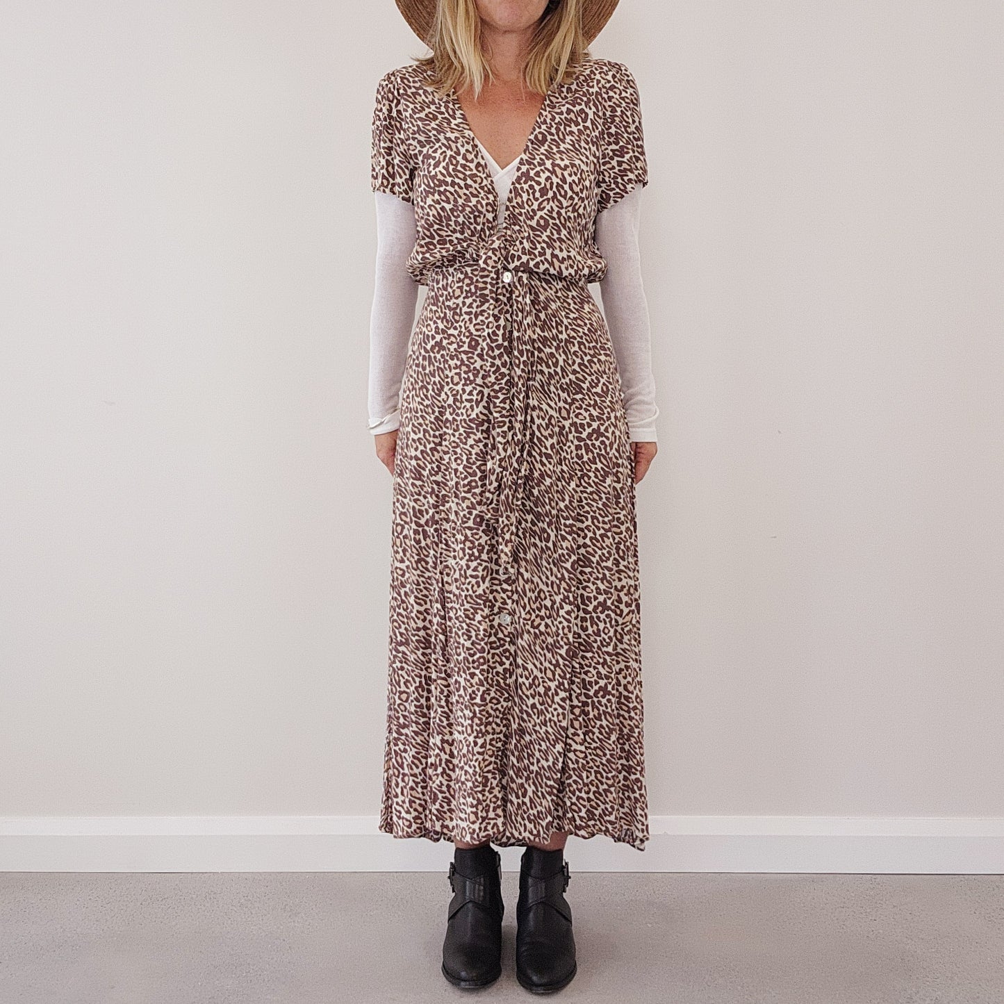 Kivari tie front dress in animal print size S, secondhand in excellent condition