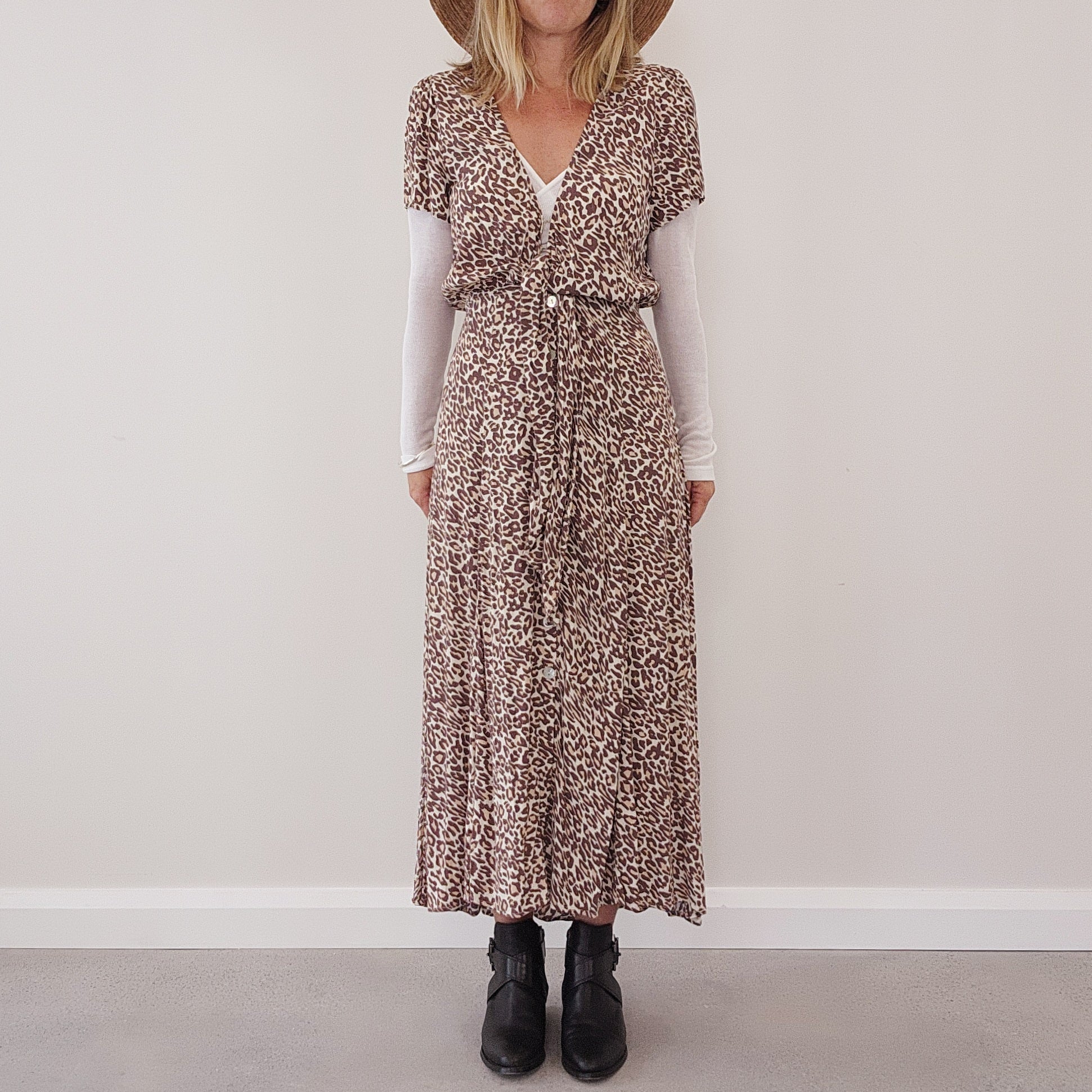 Kivari tie front dress in animal print size S, secondhand in excellent condition