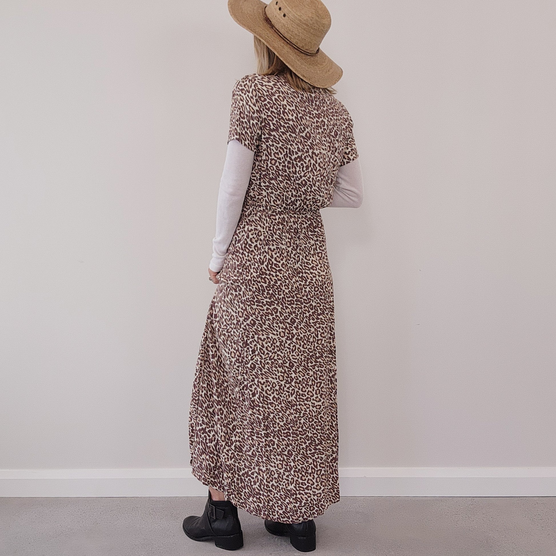 Secondhand Kivari Alena tie front dress size small, excellent condition.