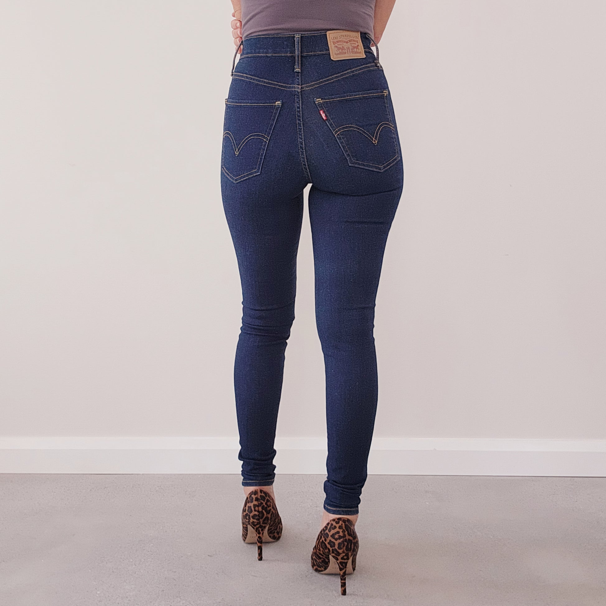 Back of Levi Jeans. High waisted skinny jeans in size 25/7. These are secondhand jeans available online at Wilson Avenue
