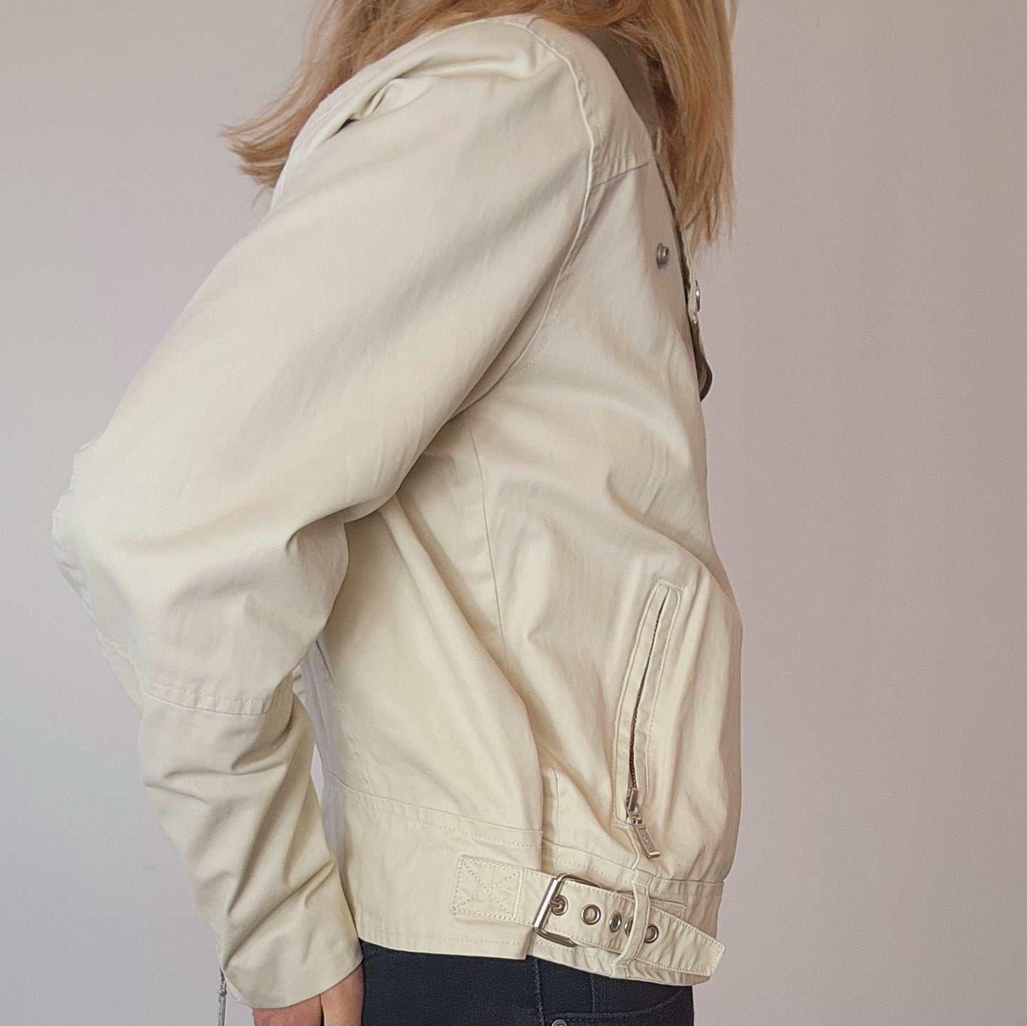 Secondhand cropped cream Levi Strauss jacket size M available at wilsonavneu.au