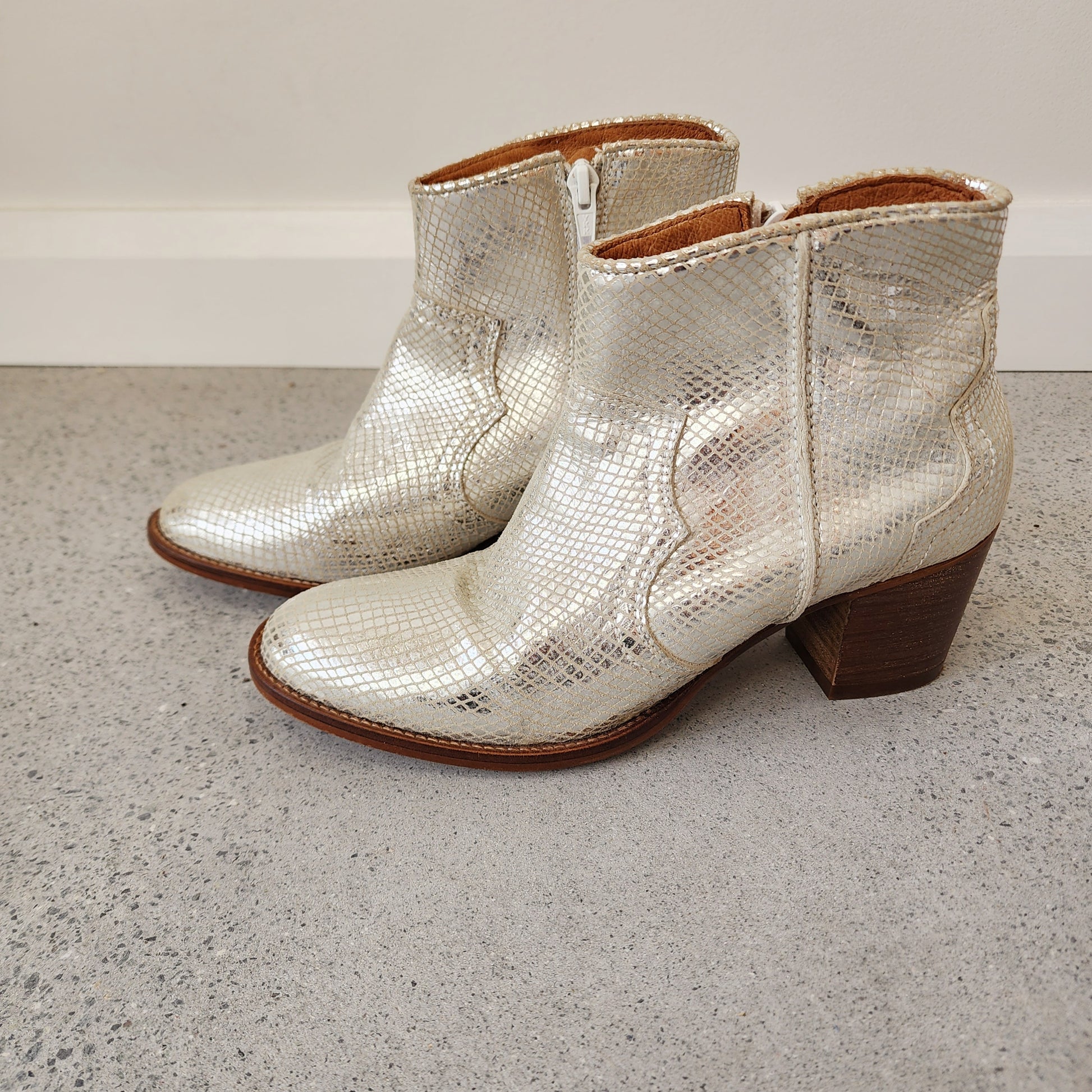 Maye Mcqueen silver snake print ankle boots size 7-7.5