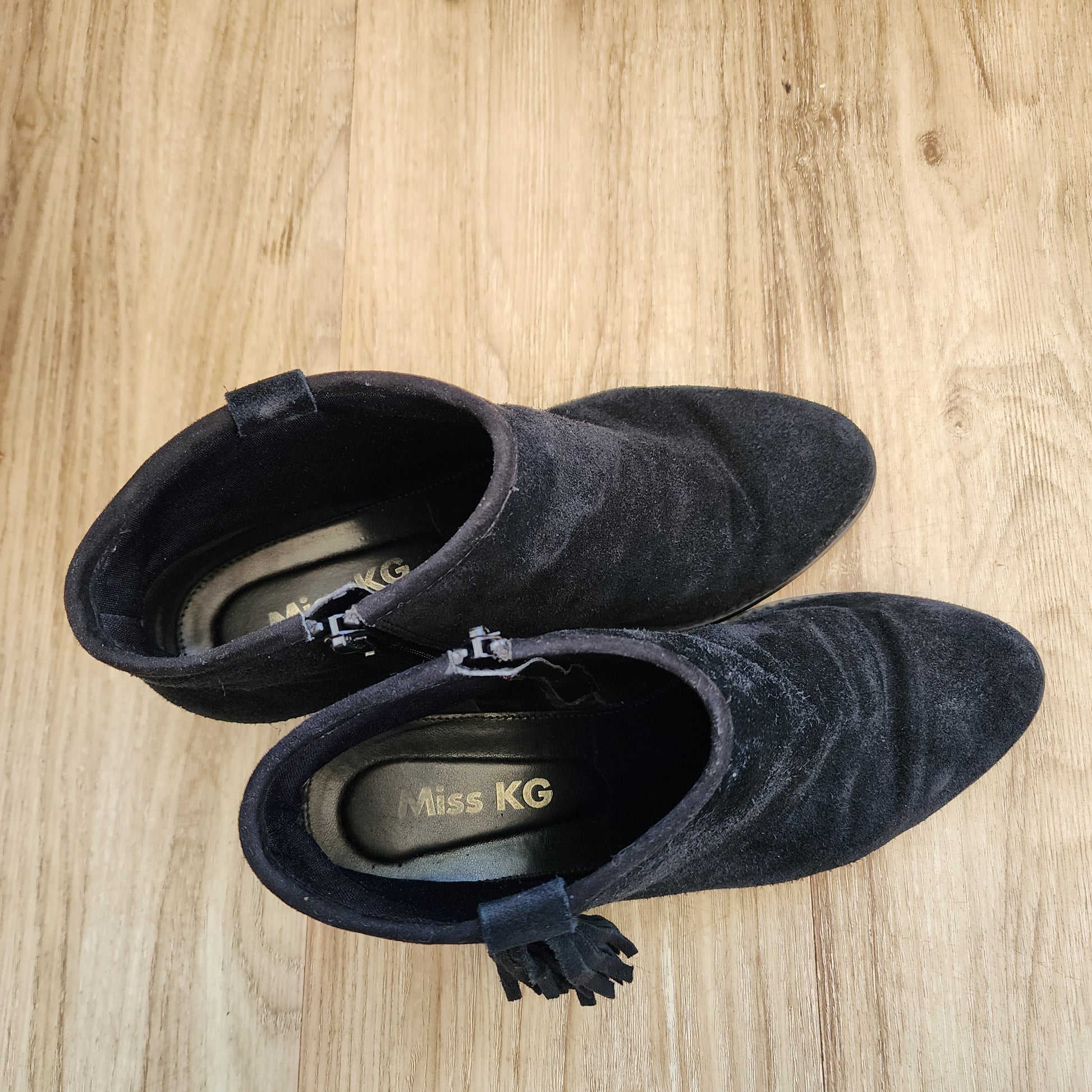 Black fringe western style fringe ankle boots