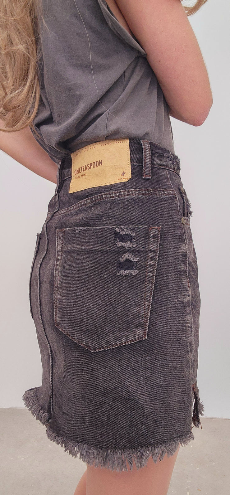 Secondhand One Teaspoon 2020 Mini skirt. Distressed style in charcoal. Size 8 available online at wilsonavenue.au