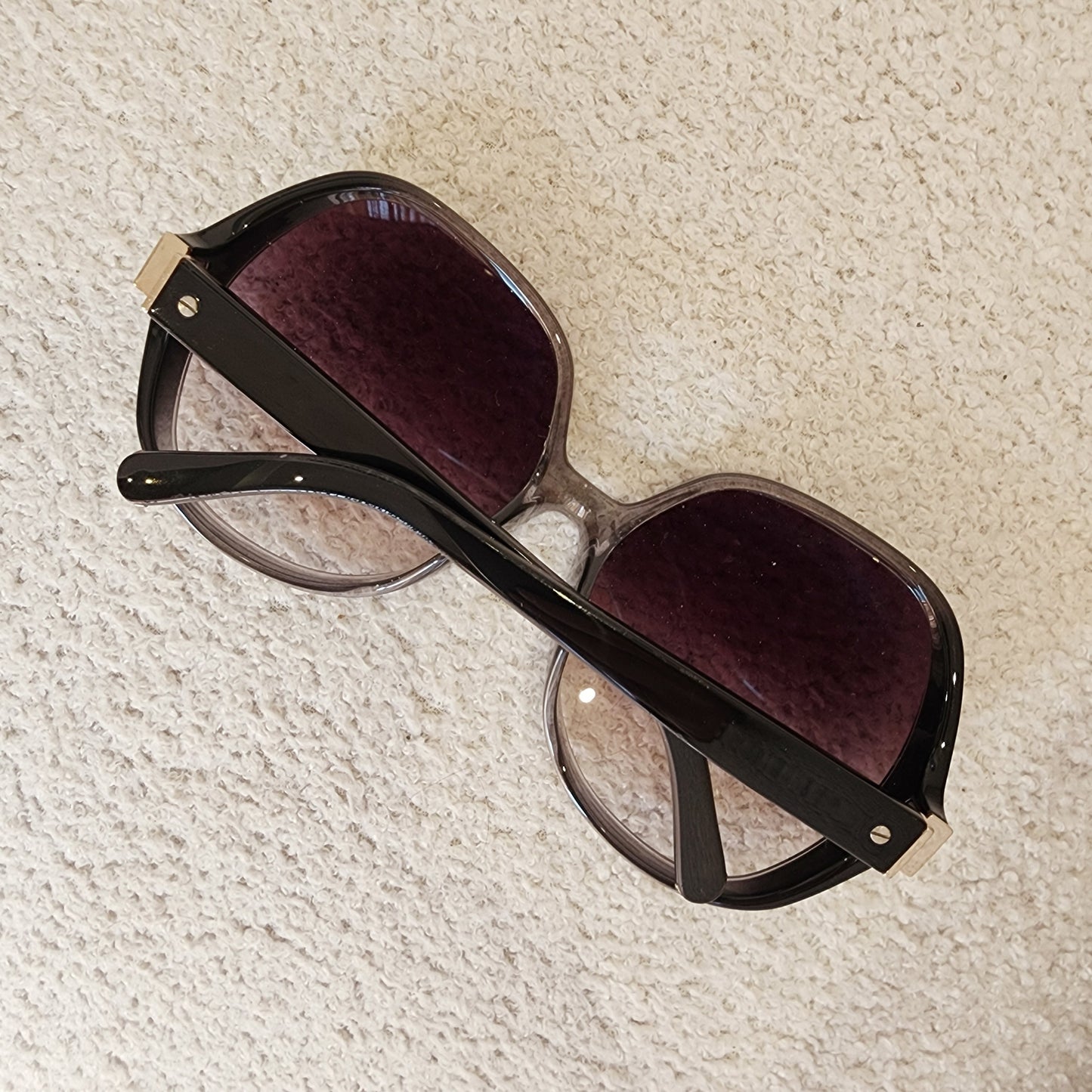 Back view of the oversized round Chloe sunglasses in smokey grey and black.