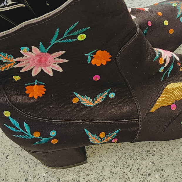 Secondhand floral embroidered boots, available at Wilsonavenue.au 