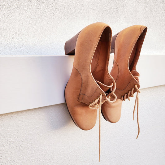 Vintage Pollini Italy Oxford Heels, in a light tan leather with brown block heels. 