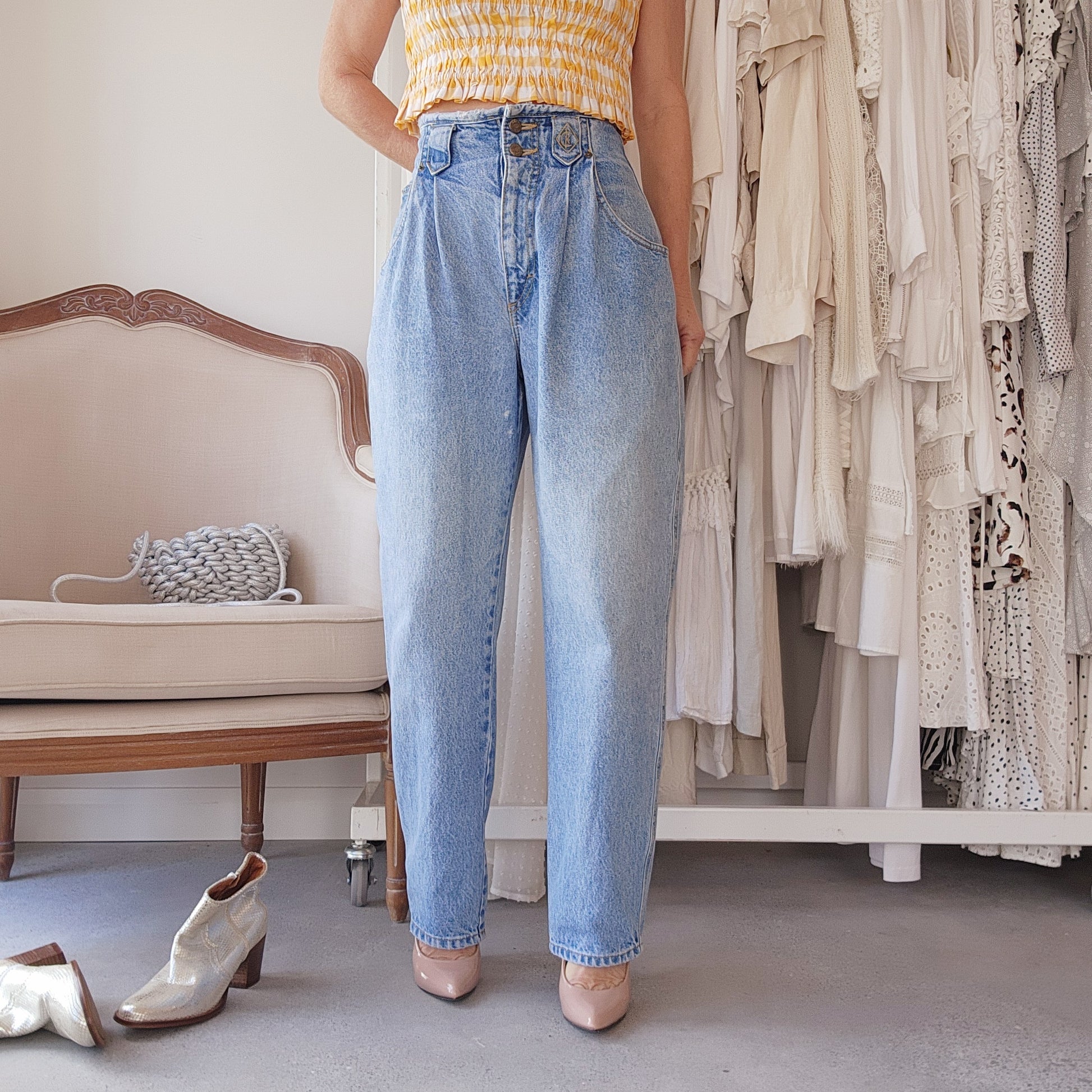 High waisted vintage 80's 90's Calvin Klein jeans, size 9-10. Pleated front mum style jeans.