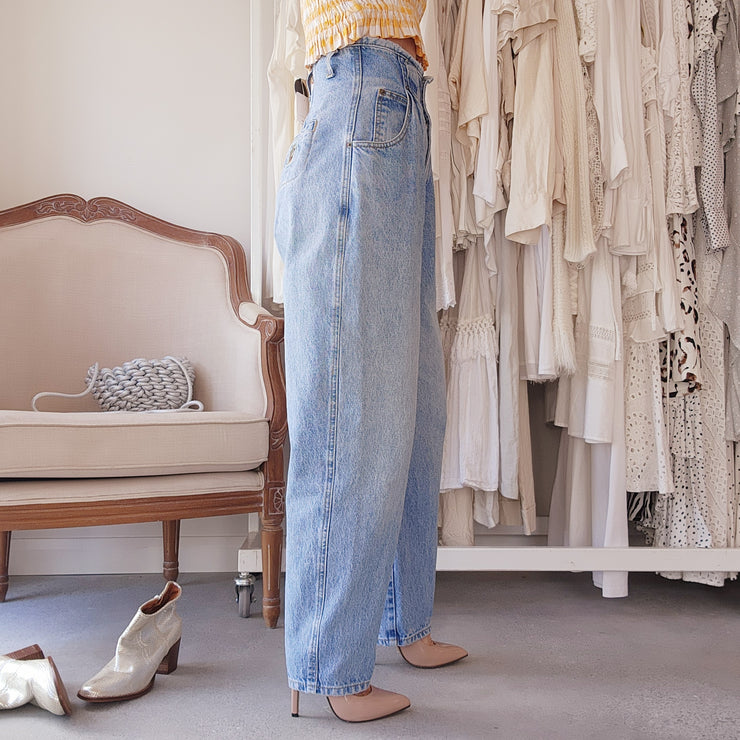 Vintage 80's 90's Calvin Klein jeans, size 9-10.  Pleated front mum style jeans. 