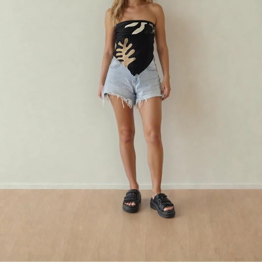 Woman wearing the Ess the label scarf top showing the diamond shape fall and abstract print
