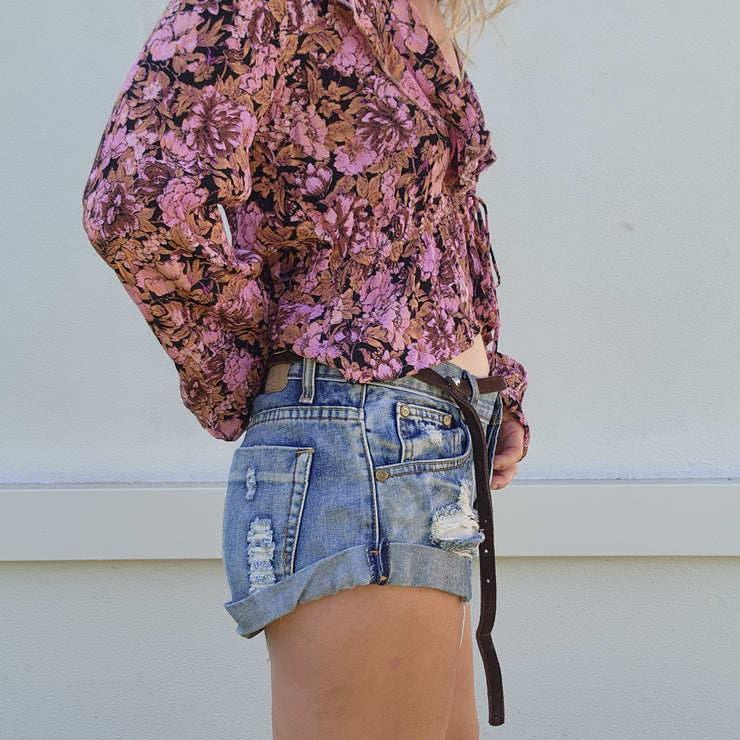 Low waisted One Teaspoon denim Bandits. Distressed western style mini shorts in a size 9