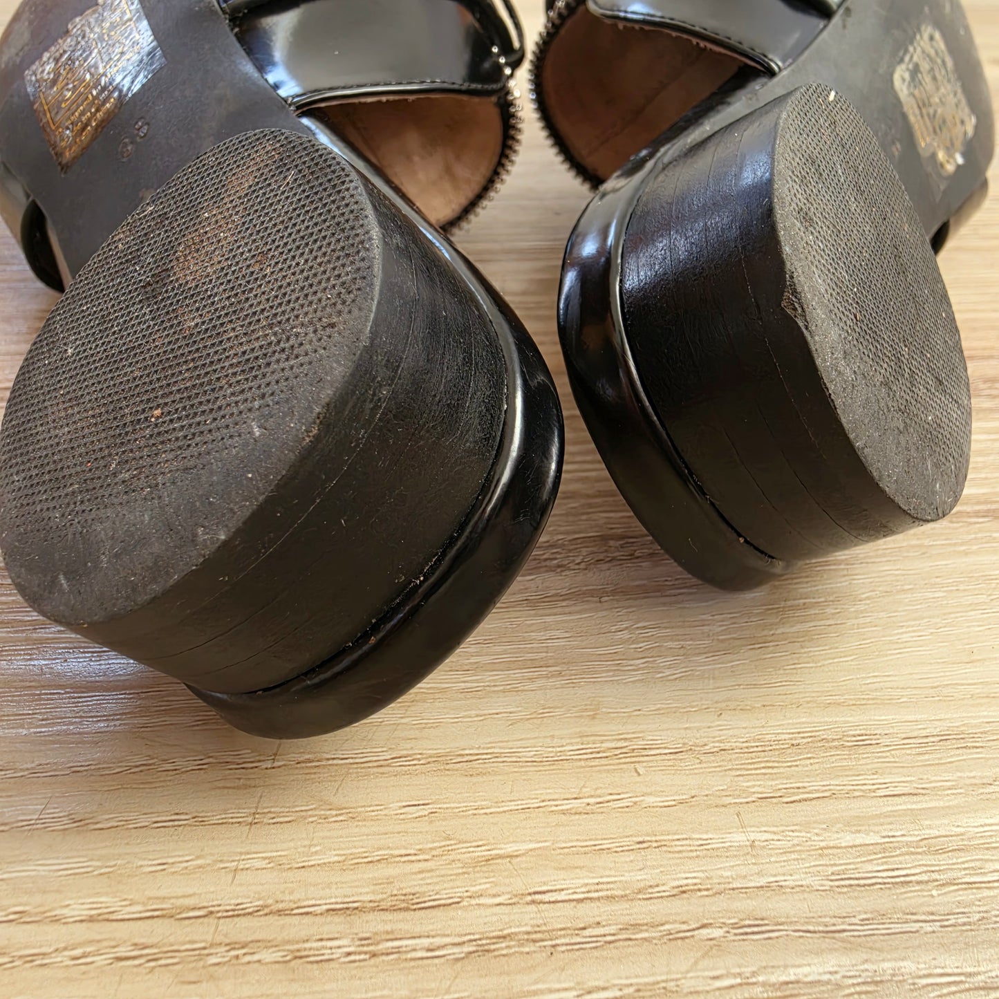 Close-up of heel and base of Sol Sana Sadie slides in black leather