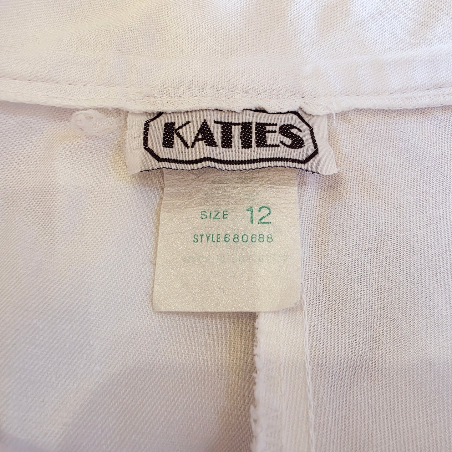 Vintage Katies label inside white cropped cotton pants, size 12.