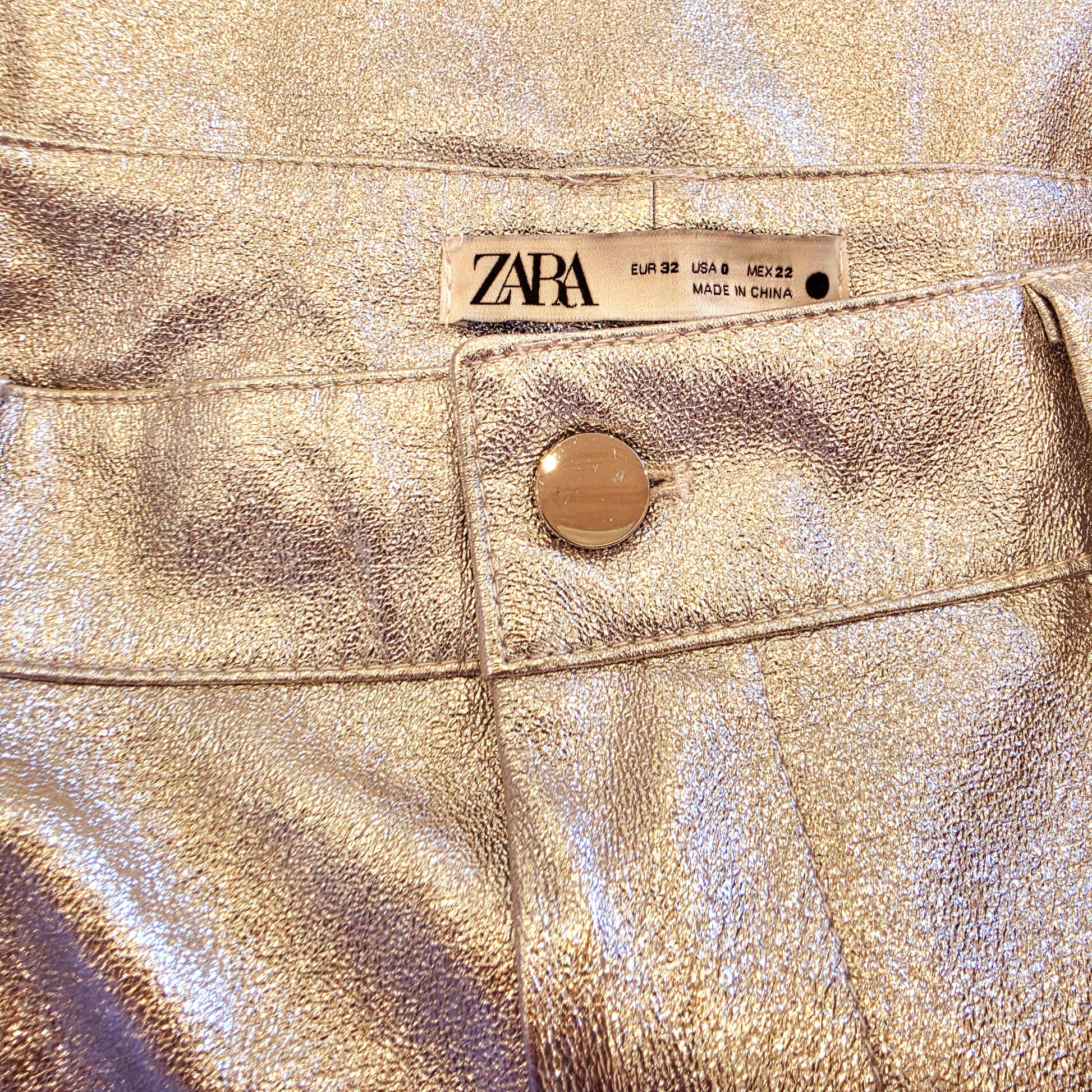 Image showing the brand label inside the Zara metallic silver pants, showing the size EUR 32, USA 0 and MEX 22